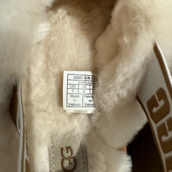 Like new UGG Disco Platform Slides size 7 - Picture 4 of 5